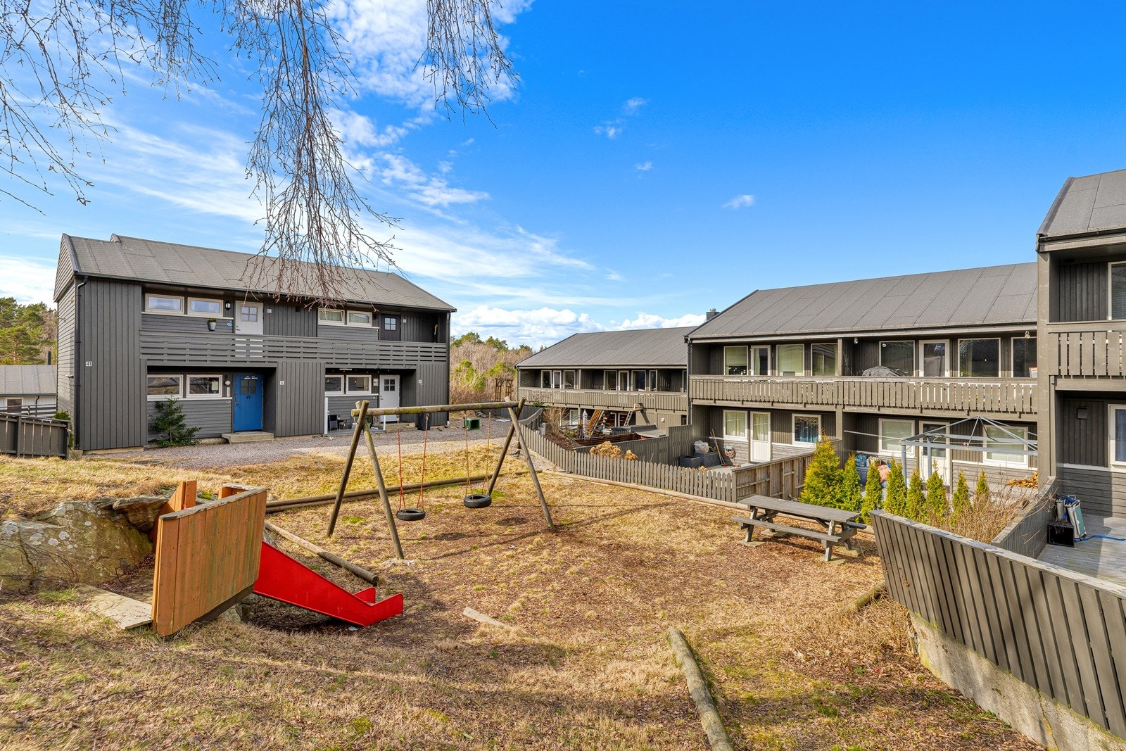 Lekeplass et steinkast unna Galleribilde