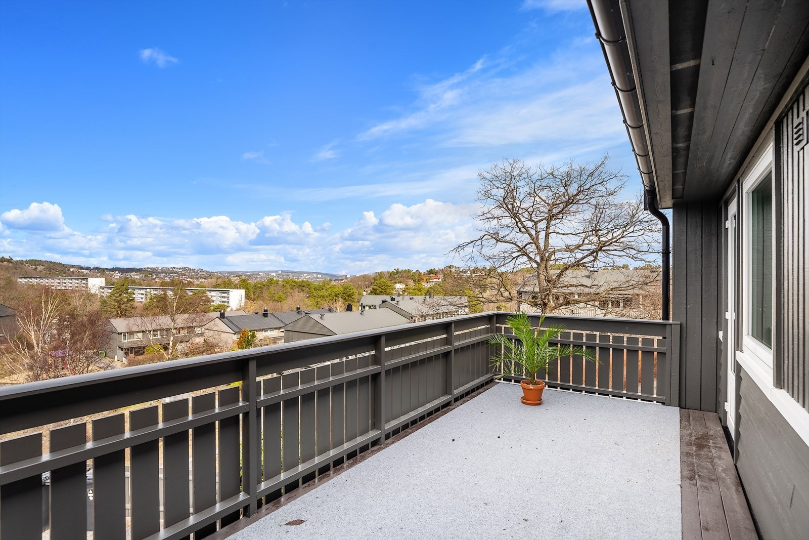 Her kan du nyte kveldssol og utsikten Galleribilde