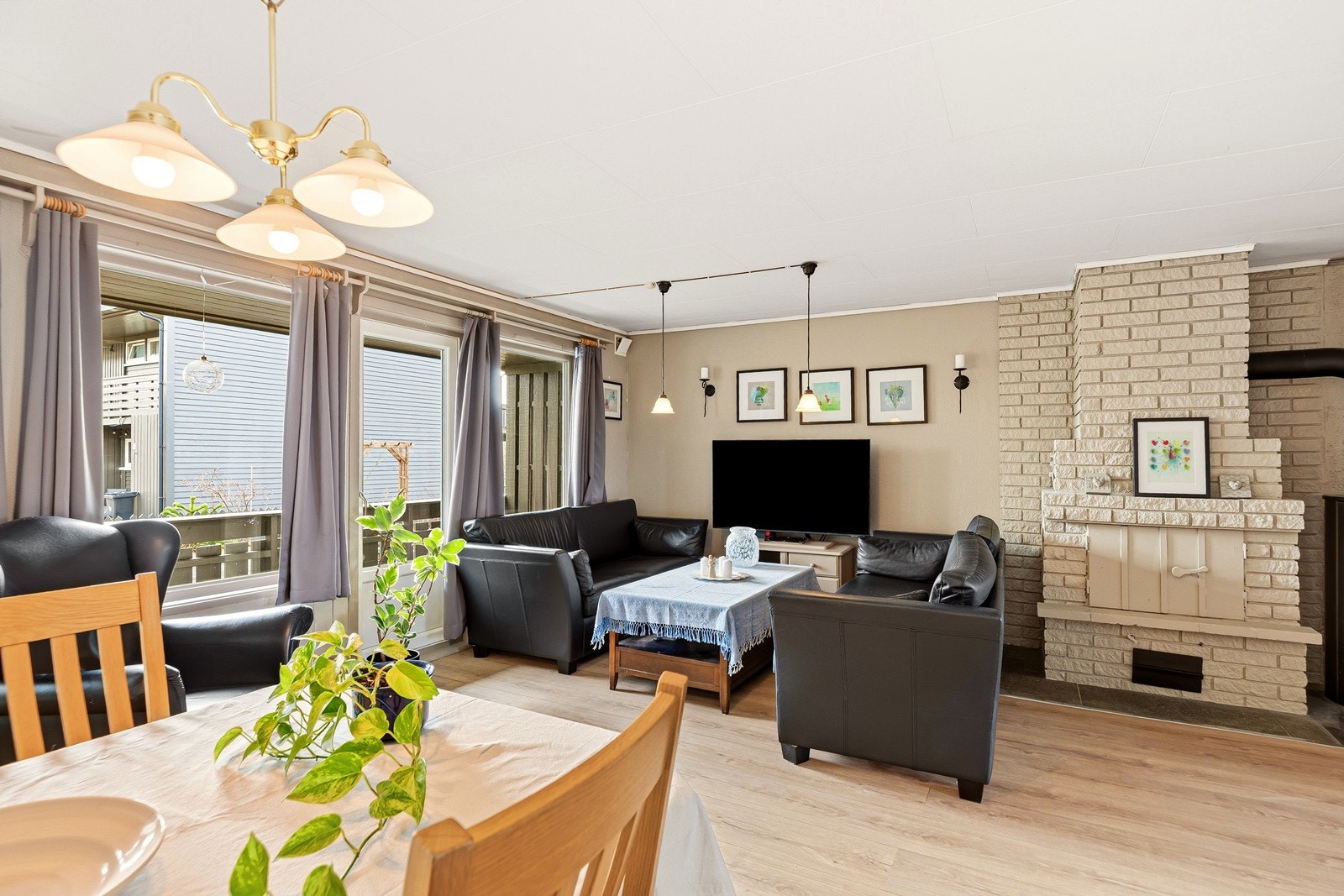 Stuen kan møbleres med flere sosiale soner Galleribilde