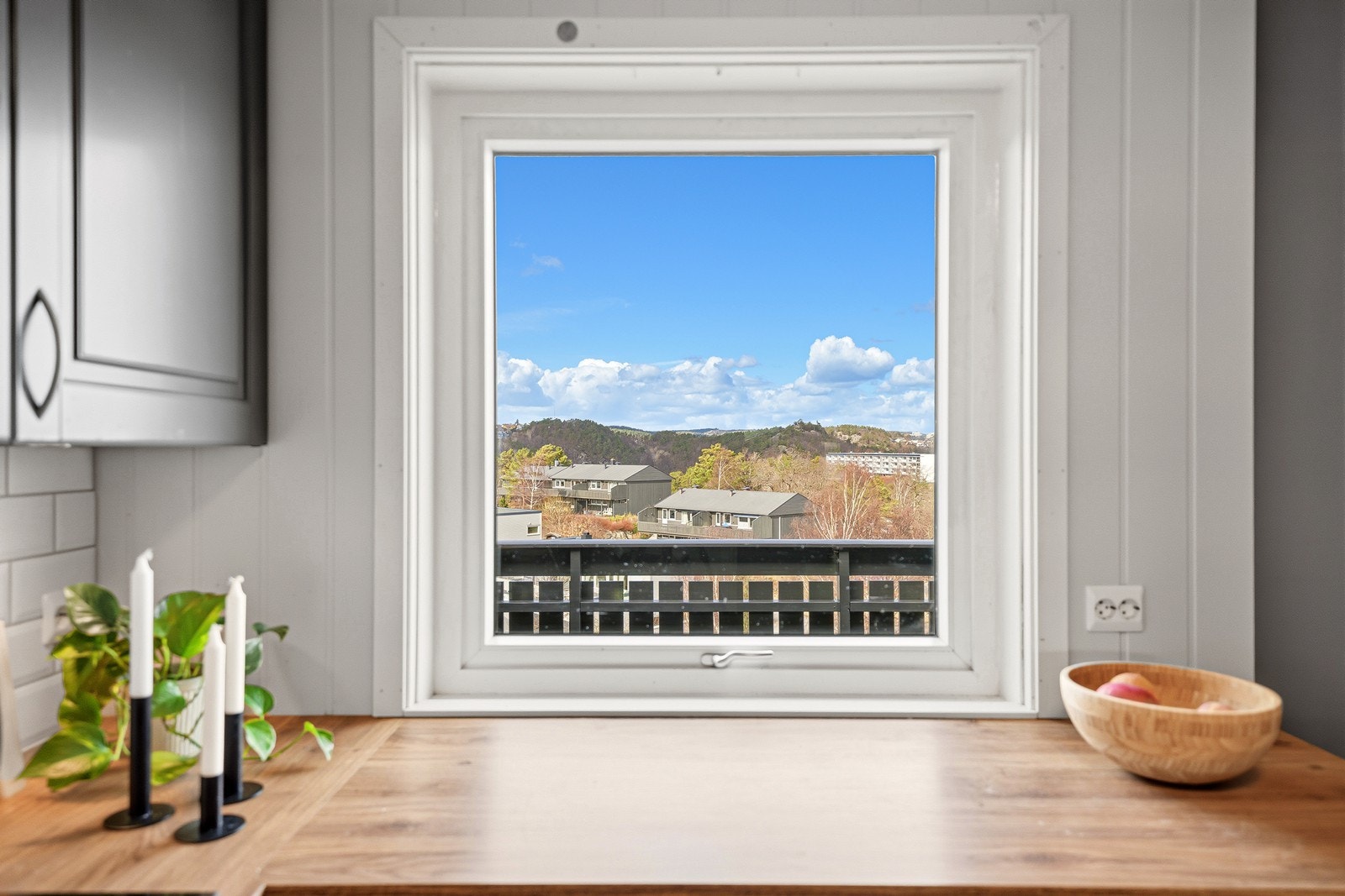 Fra kjøkkenvindu har du svært god utsikt Galleribilde