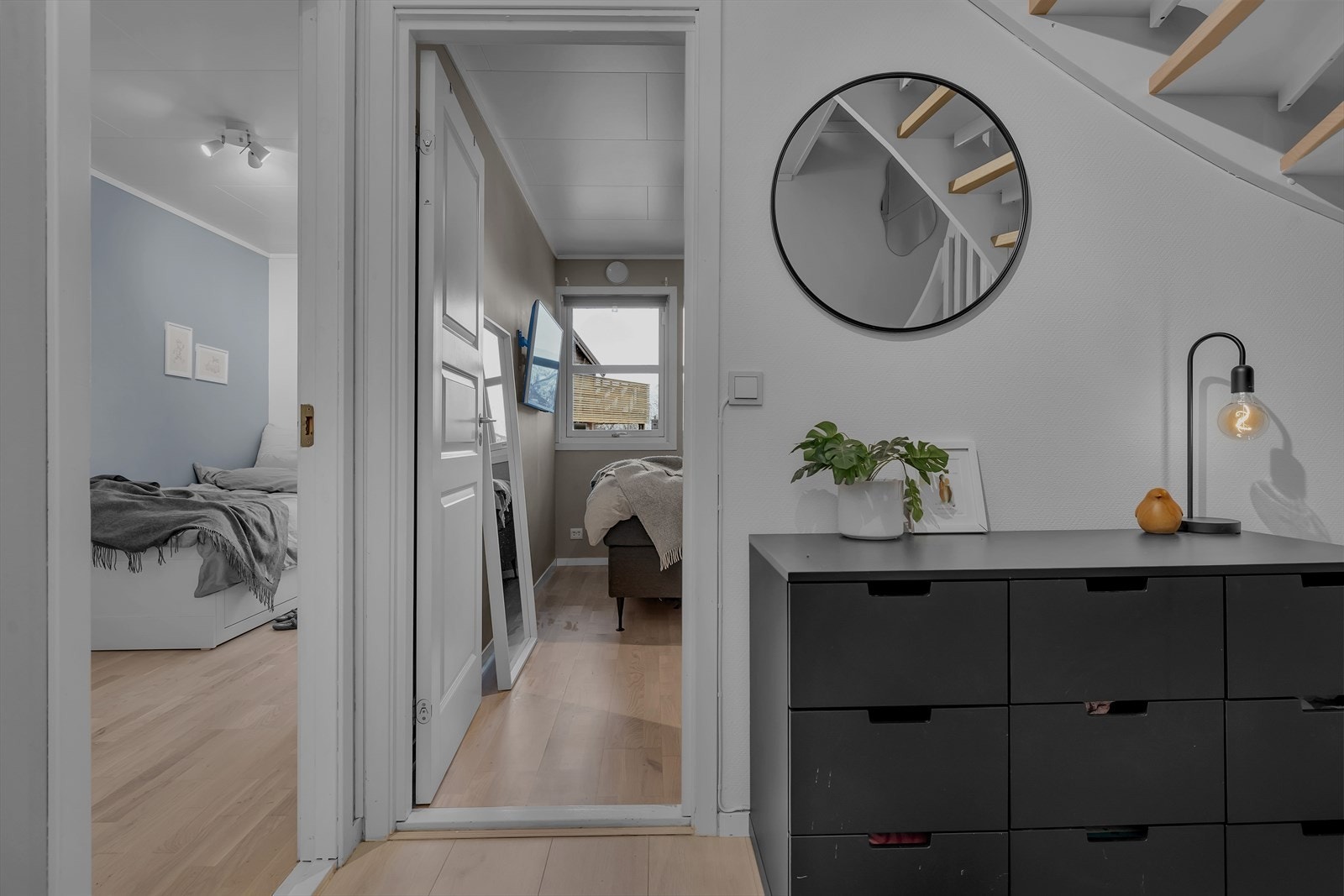 Begge soverommene er beliggende i samme etasje Galleribilde