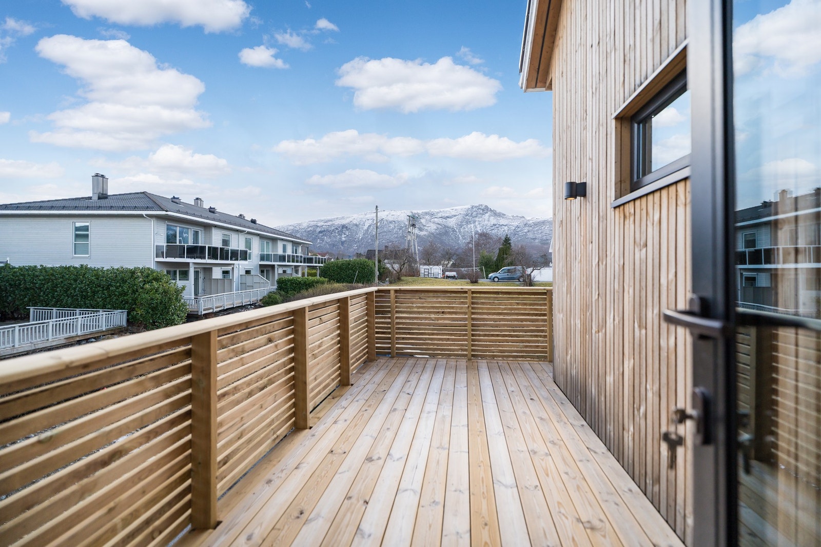 Boligen har to verandaer med plassering på hver sin side. Galleribilde