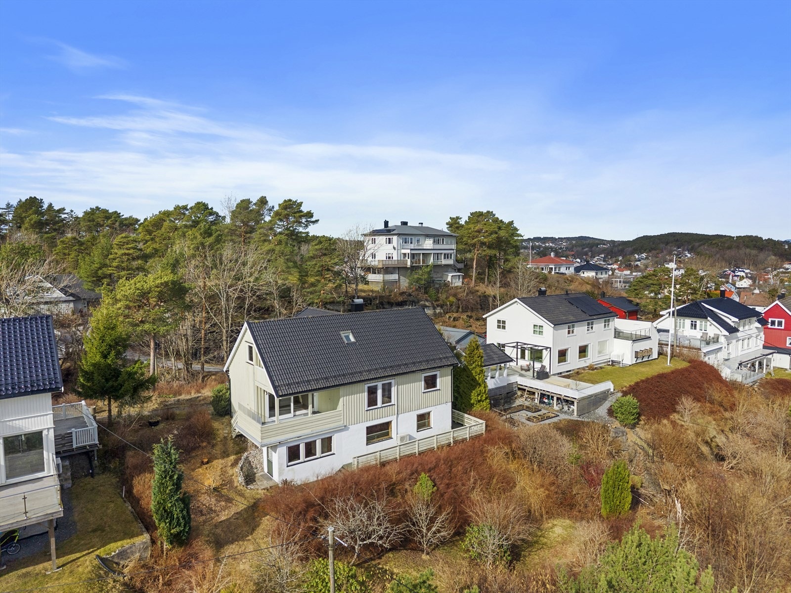 Dette er en bolig med stort potensiale og en fantastisk beliggenhet i Langesund, med kort avstand til både sentrum og flotte turområder. Galleribilde