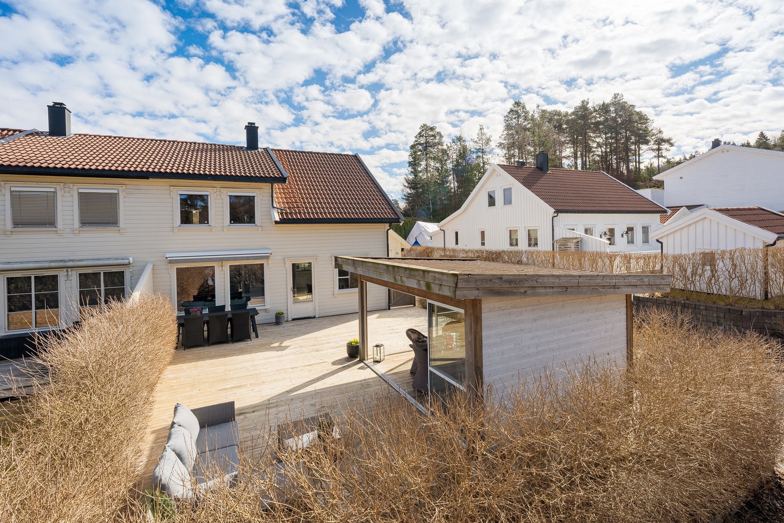 - Tjuvhelleren ligger i et populært og attraktivt område på Hellemyr og det bor flere barn i gata/området - Galleribilde