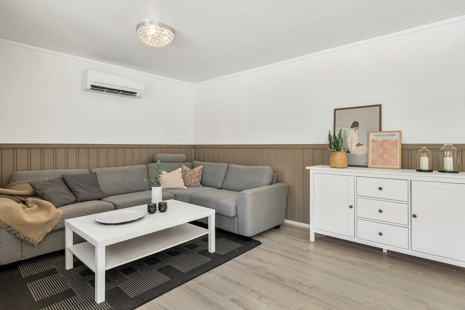 Det ble lagt nytt gulv av laminat i store deler av boligen i 2018/2019 Galleribilde