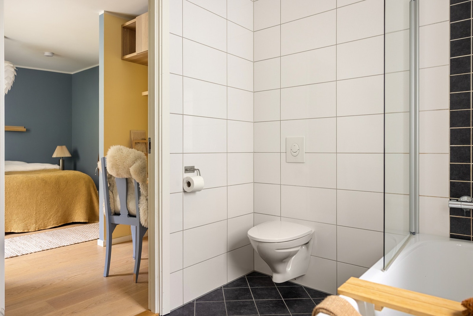 Badet måles til 4,7 kvm. Galleribilde