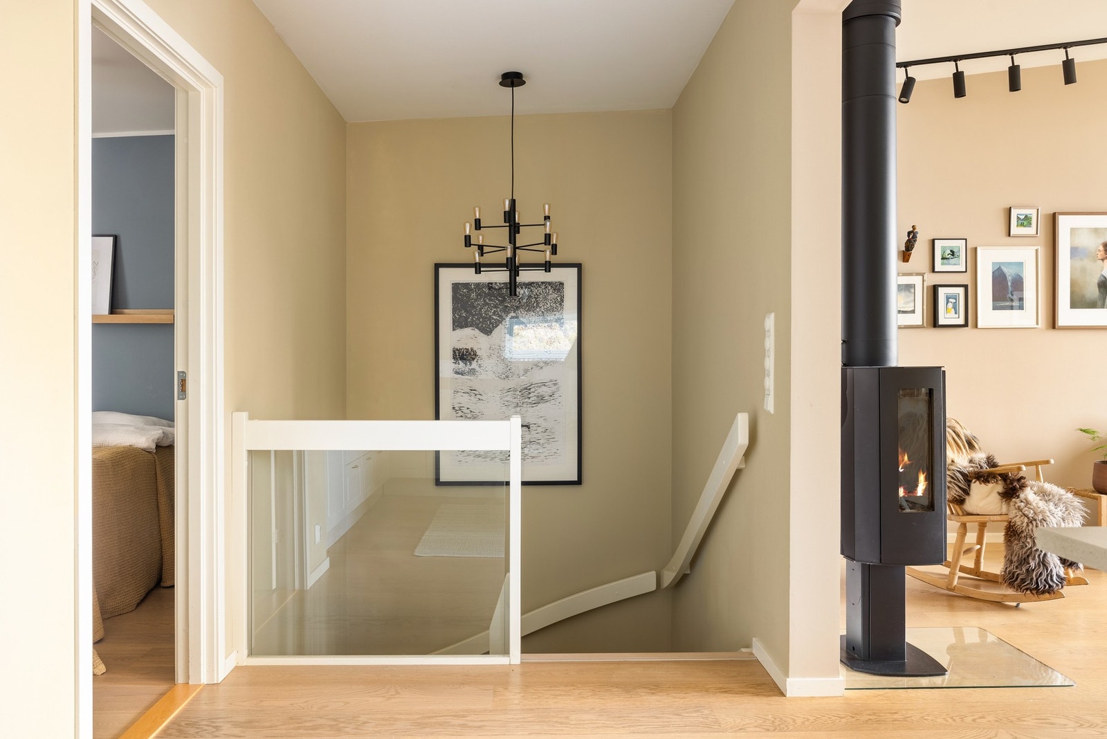 Vi beveger oss ned i 1. etasje. Galleribilde