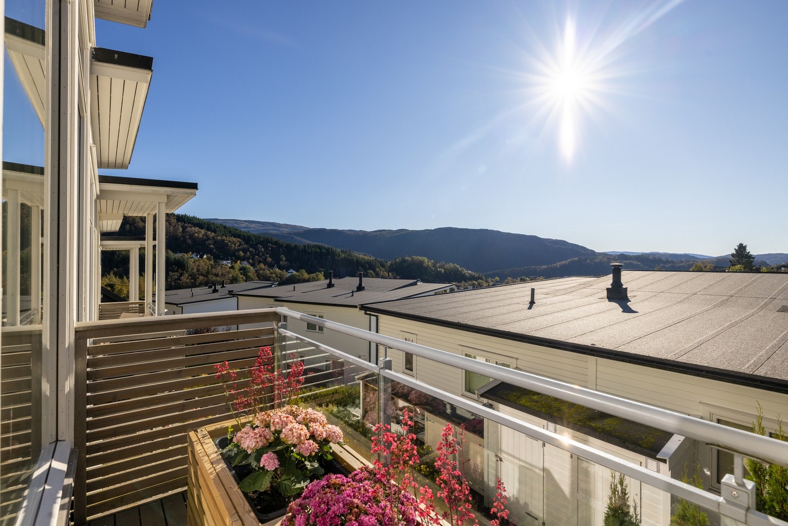 Nydelig utsikt som kan nytes på fine sommerdager! Galleribilde