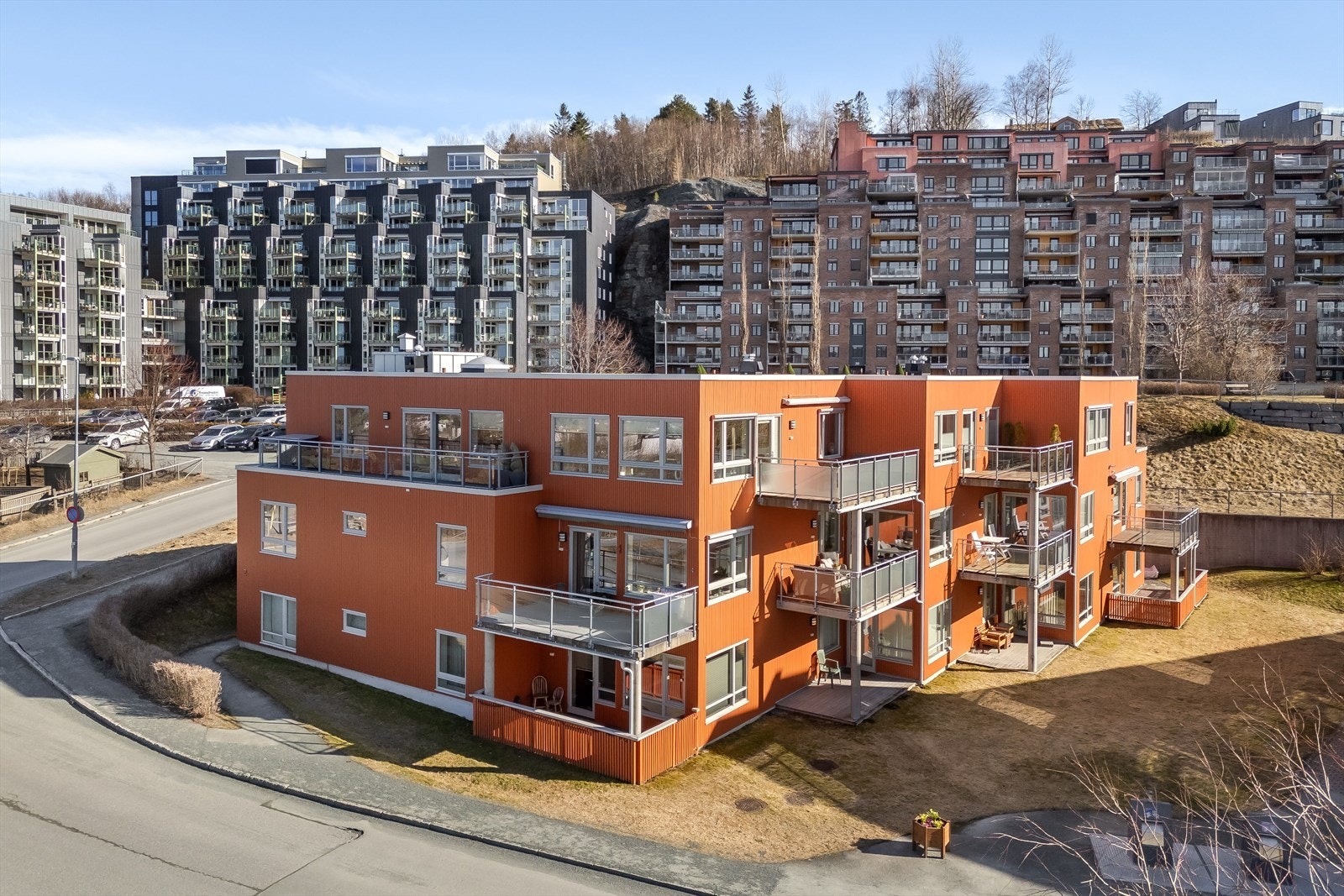 4432-3-1_098.jpg Galleribilde