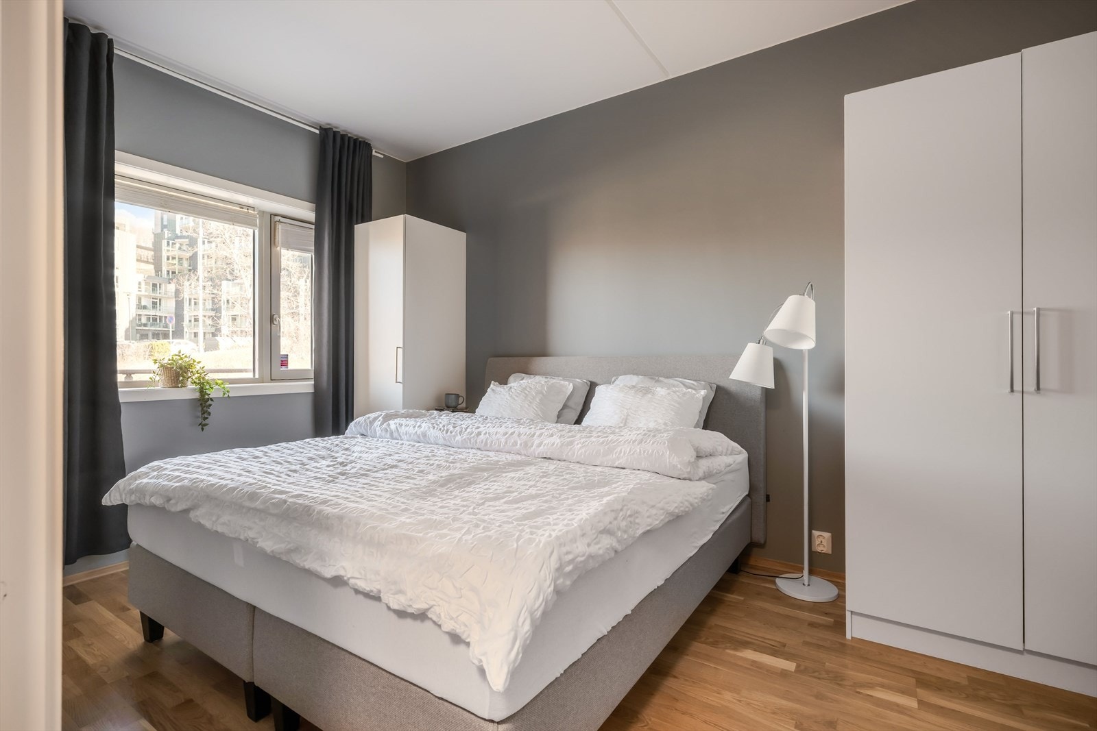 Hovedsoverommet er på hele 11 kvm. og er innredet med garderobeskap. Galleribilde