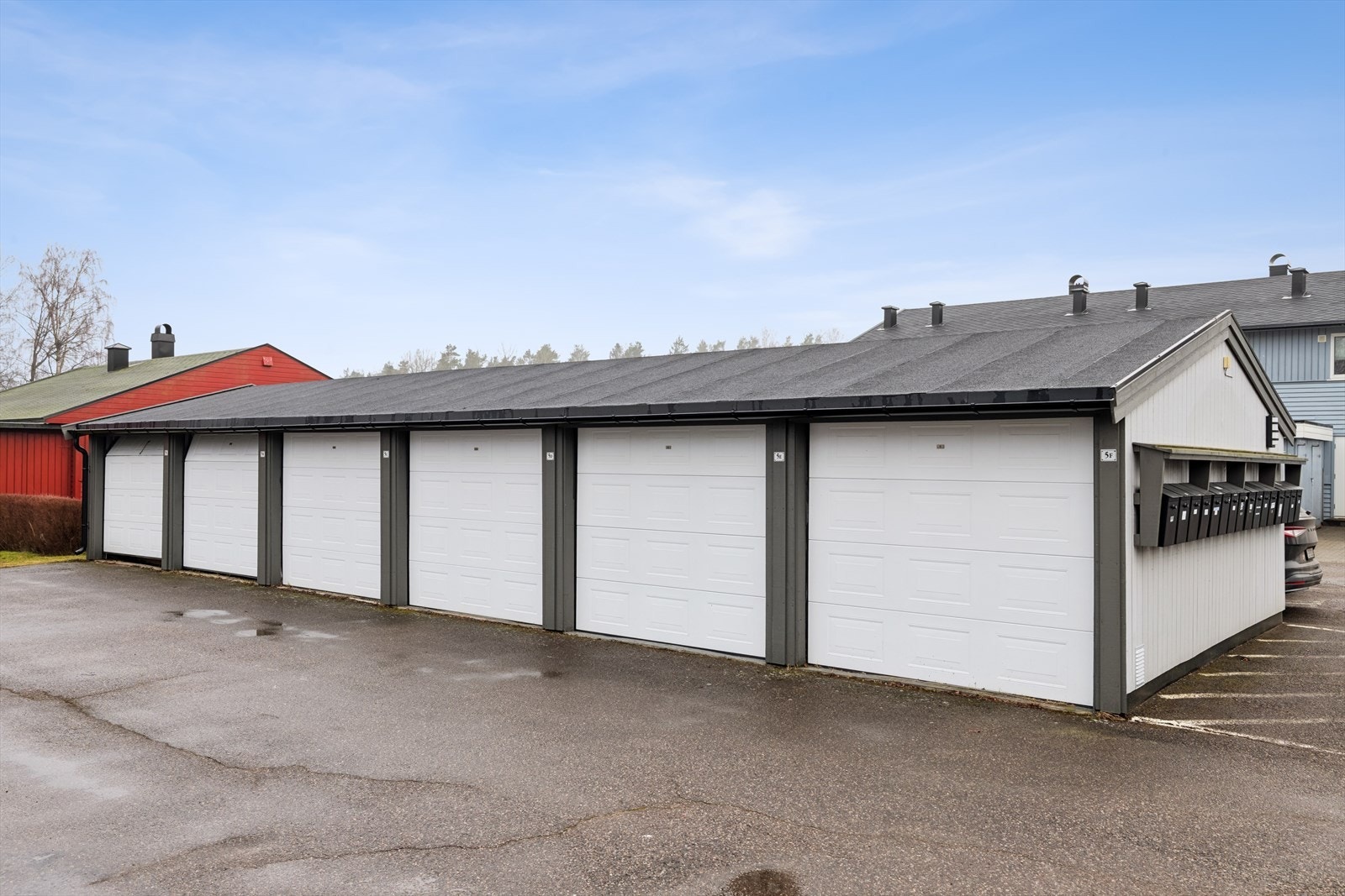 Garasje medfølger boligen Galleribilde