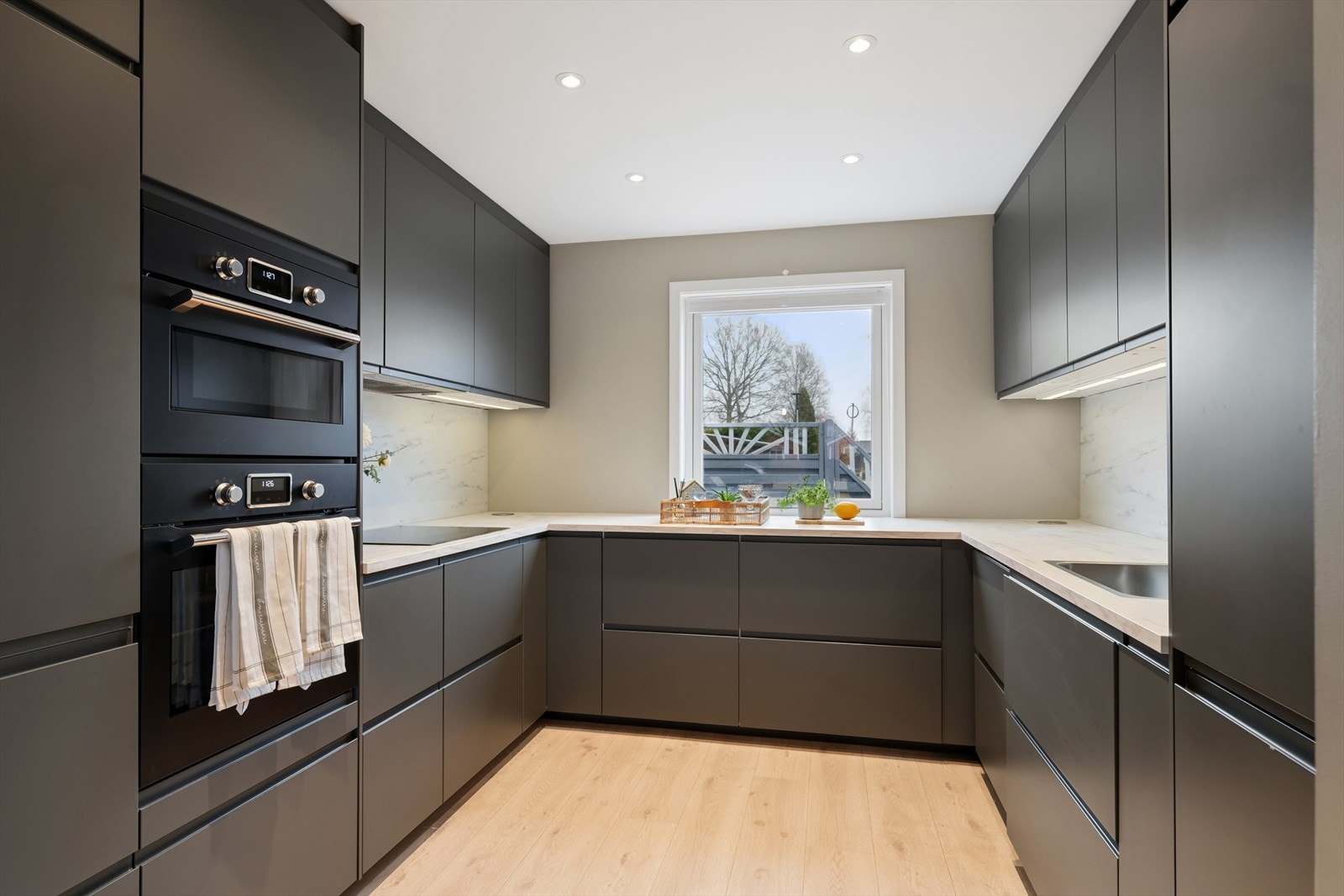 Delikat og godt utnyttet kjøkken fra 2020 Galleribilde