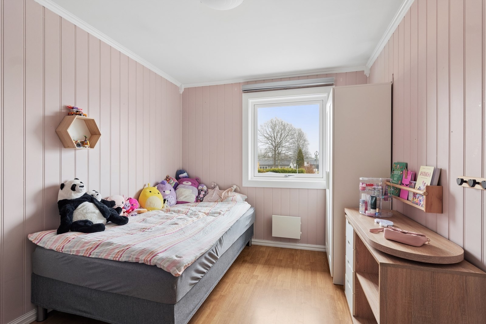 Soverom nummer tre ganske identisk med nummer to. Flere møbleringsmuligheter Galleribilde