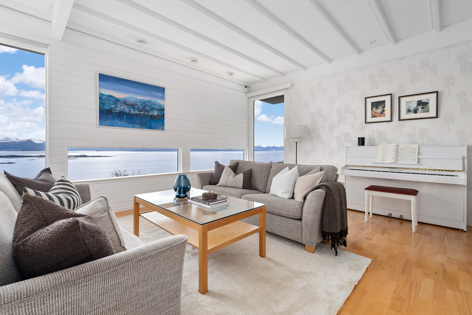 Boligen er utstyrt med vannbåren gulvvarme i alle rom med unntak av vaskerom og boder. Galleribilde