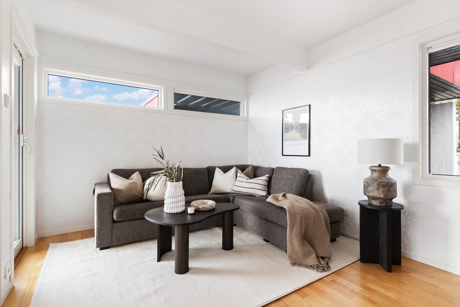 Stuen har en hyggelig sone som egner seg godt til TV-stue. Galleribilde