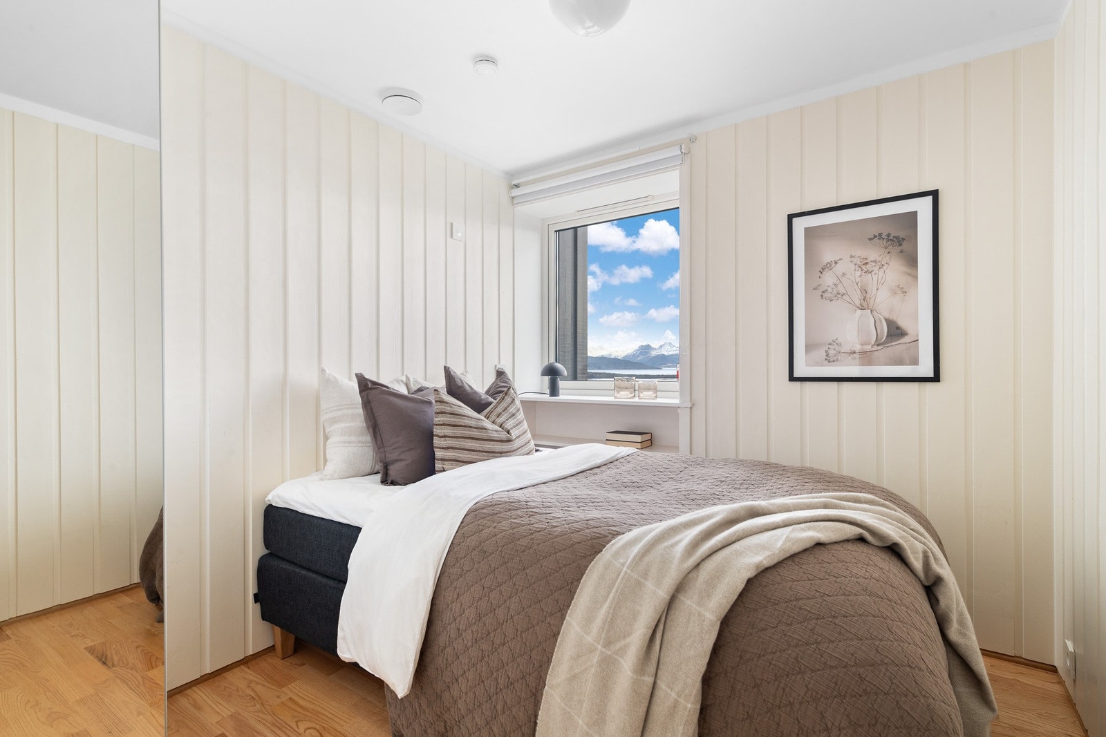 Soverom 4 - Fungerer ypperlig som barnerom, gjesterom eller kontor, her er mulighetene mange. Galleribilde