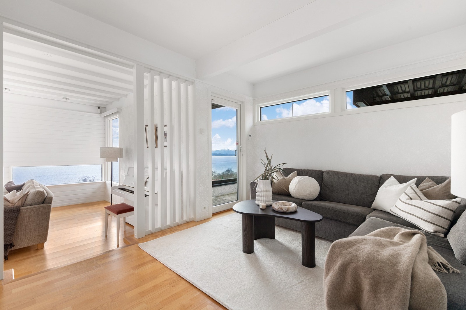 Stuen har adkomst til veranda mot sydvest på hele 31 m2. Galleribilde