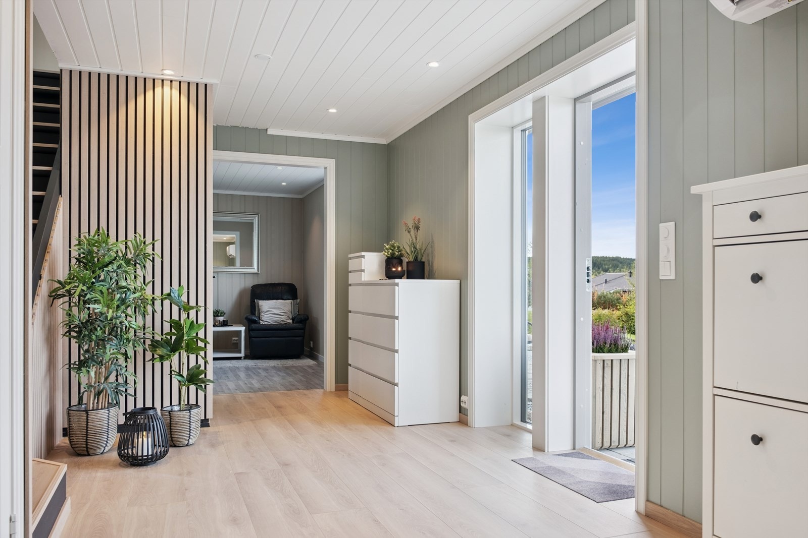 Gang/ entre i underetasje Galleribilde