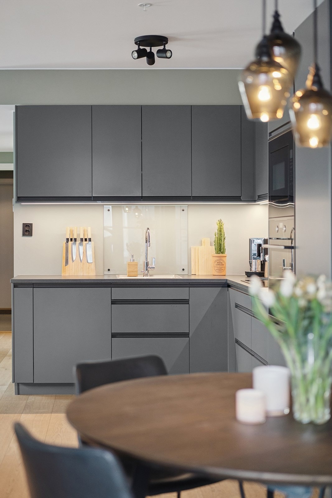 Lekkert kjøkken som passer godt inn i stilen. Galleribilde