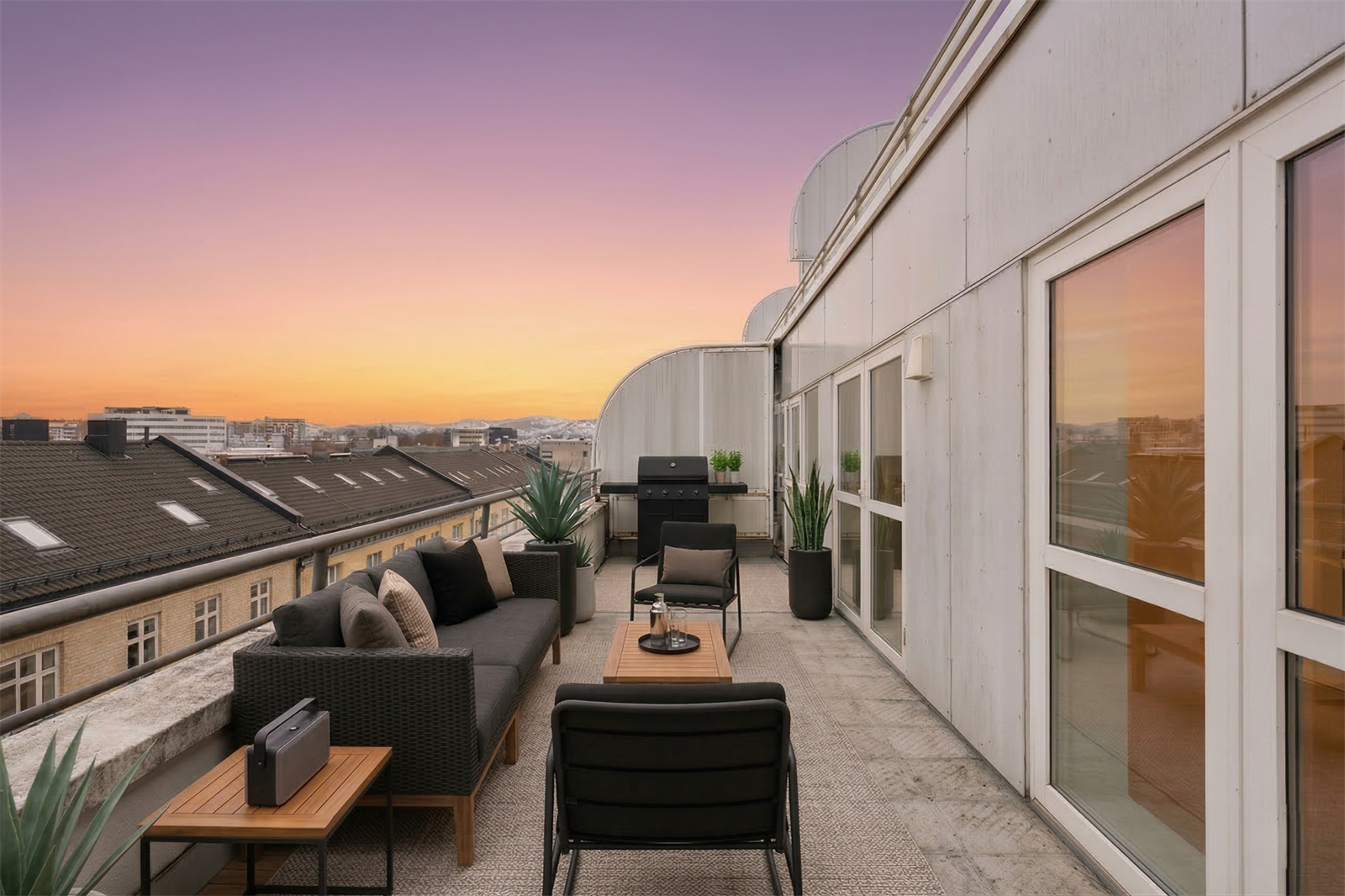 Usjenert balkong på 14m² med herlig utsikt over byens tak Galleribilde