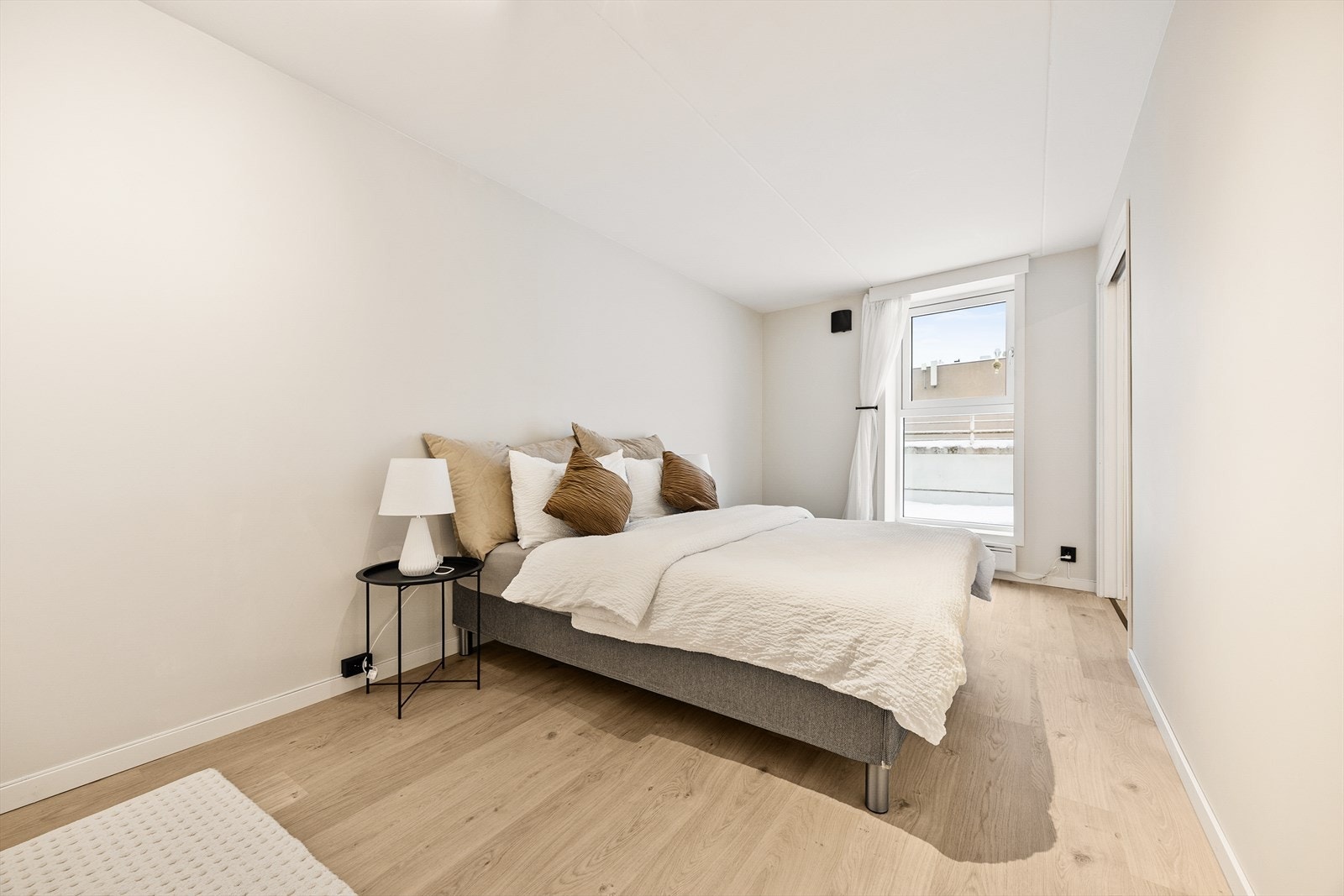 Soverommet har god plass til dobbeltseng og garderobeløsning. Galleribilde