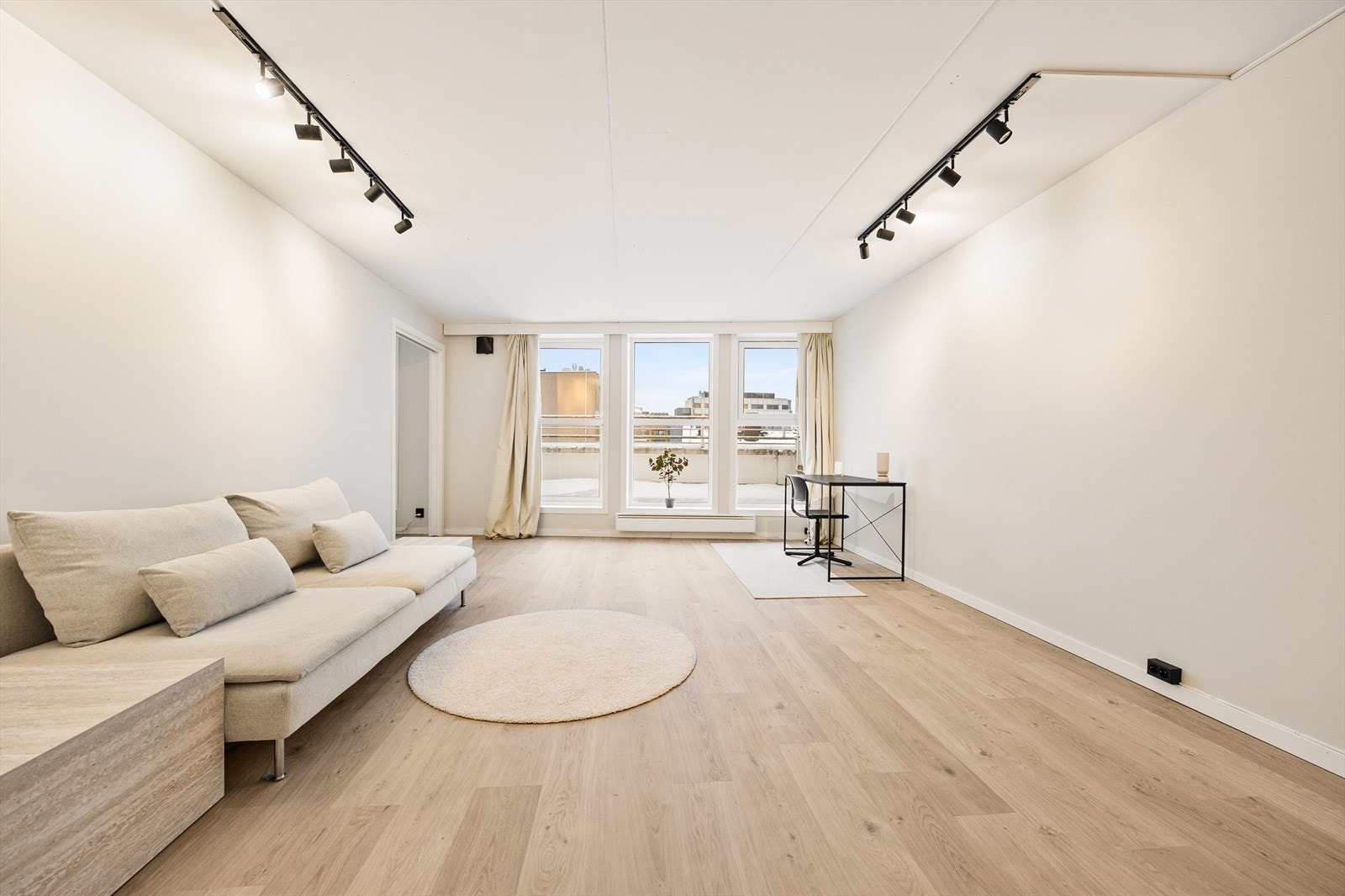 Leiligheten er renovert i 2025 og holder en gjennomgående høy standard. Galleribilde