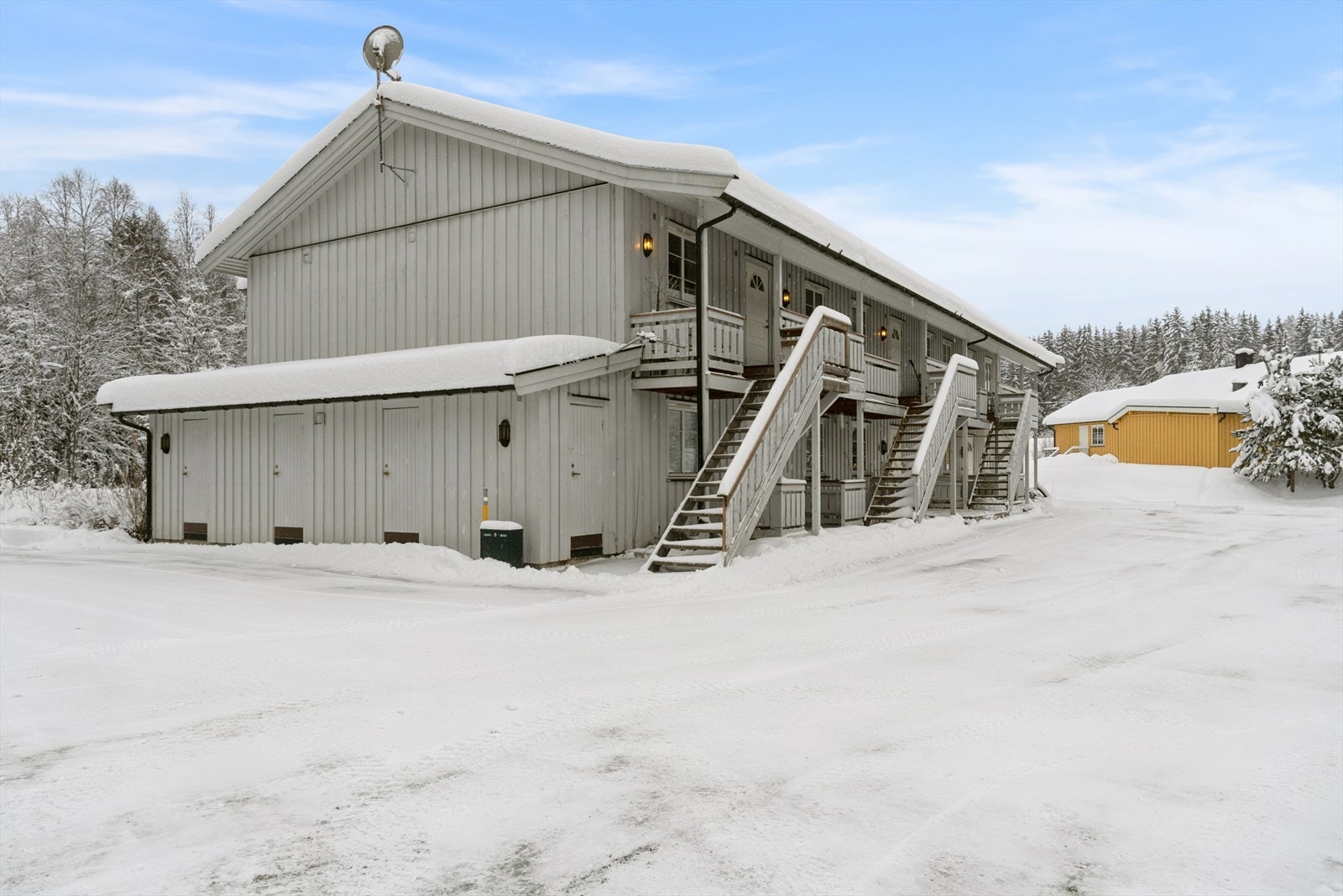 Bygget har en sentrumsnær beliggenhet, og en praktisk utforming med utvendige trapper. Private sportsboder(nord og sør) med utvendig adkomst fra gårdsplassen. Galleribilde