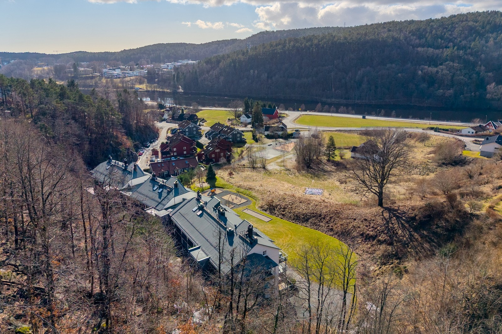 Leiligheten ligger på Sødalssiden og det er kun ca. 2,5 km til Markensgate. Galleribilde