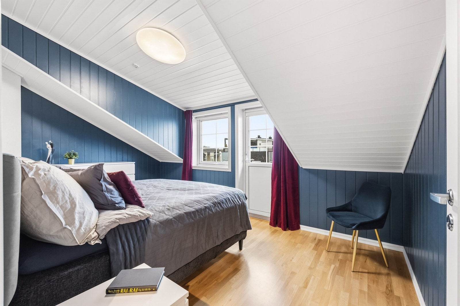Hovedsoverommet har en romslig utforming og utgang til en egen balkong på 3 m². Galleribilde