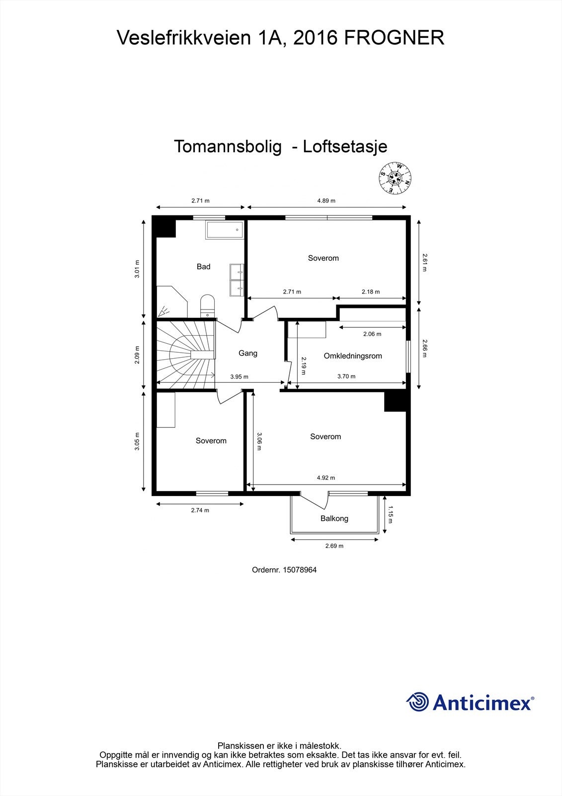 Loftsetasjen er en privat sone med fire gode soverom og et stort bad. Ett av rommene er i dag innredet som walk-in-closet. Galleribilde