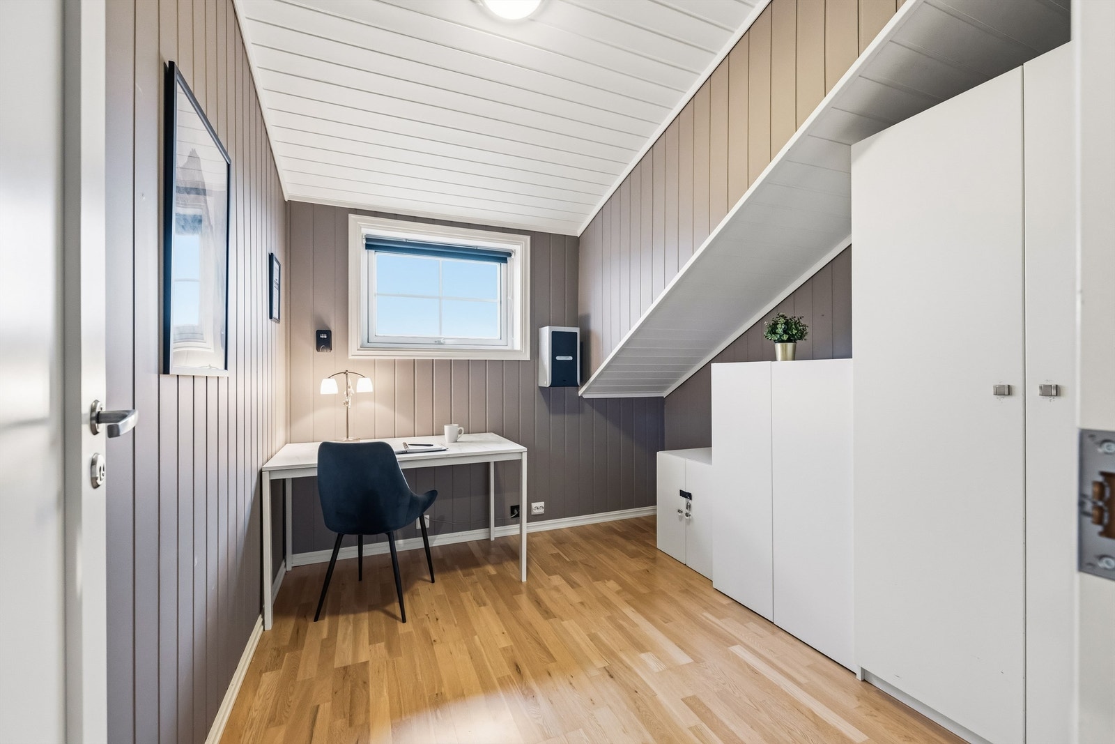 Et perfekt rom for hjemmekontor eller som et barnerom. Galleribilde