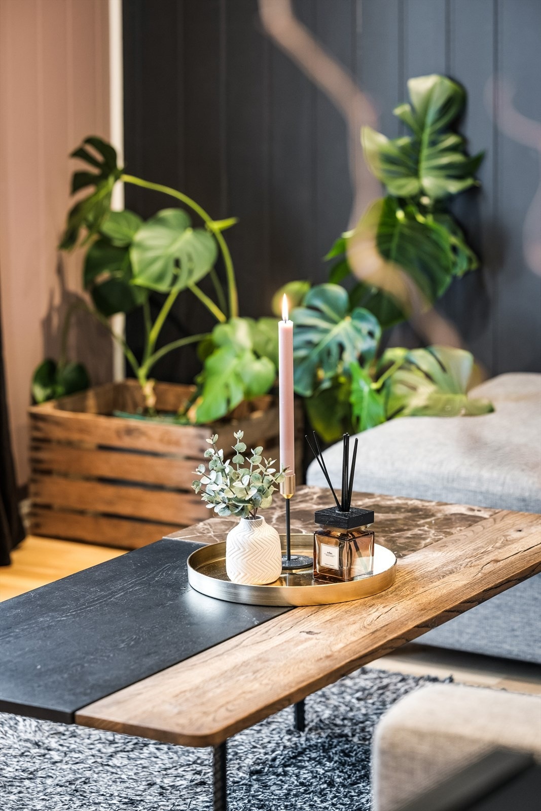 En gjennomført stil med moderne fargevalg og materialer. Galleribilde