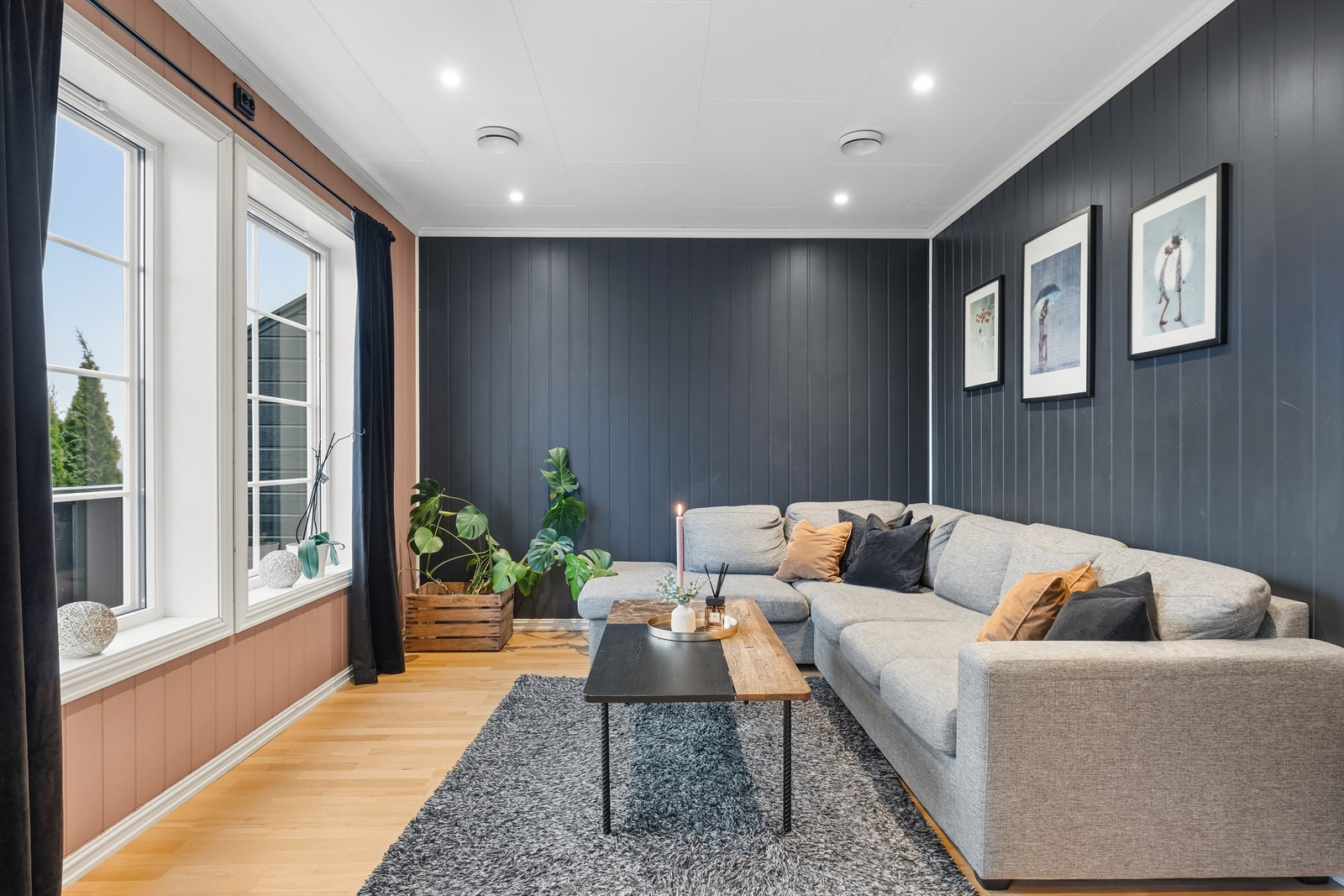 Hele etasjen er utstyrt med vannbåren gulvvarme, som gir en jevn og behagelig varme. Galleribilde