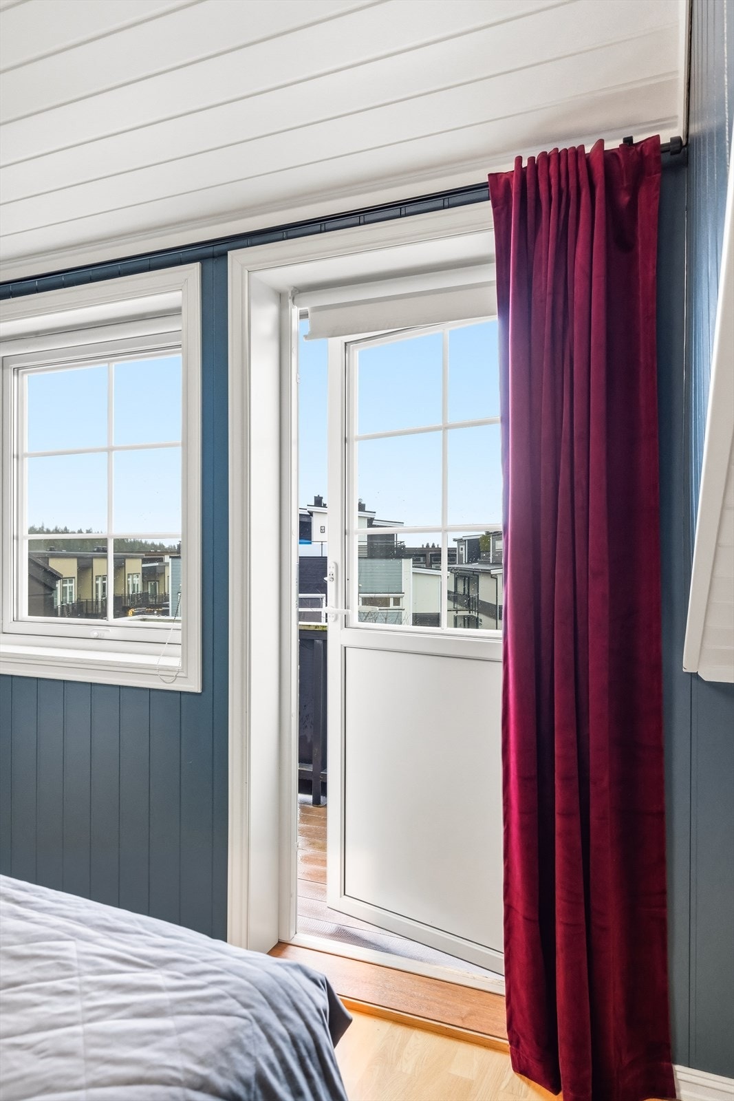 Fra hovedsoverommet kan du tre rett ut på balkongen. Galleribilde