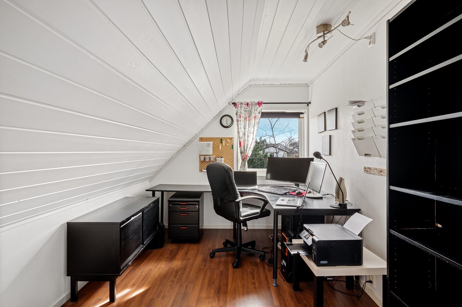 Rommene har begge gode innrednings muligheter til det som skulle ønskes. Galleribilde