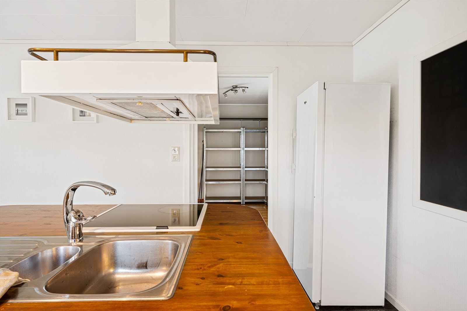 På kjøkkenet har man også en egen "matbod". Galleribilde