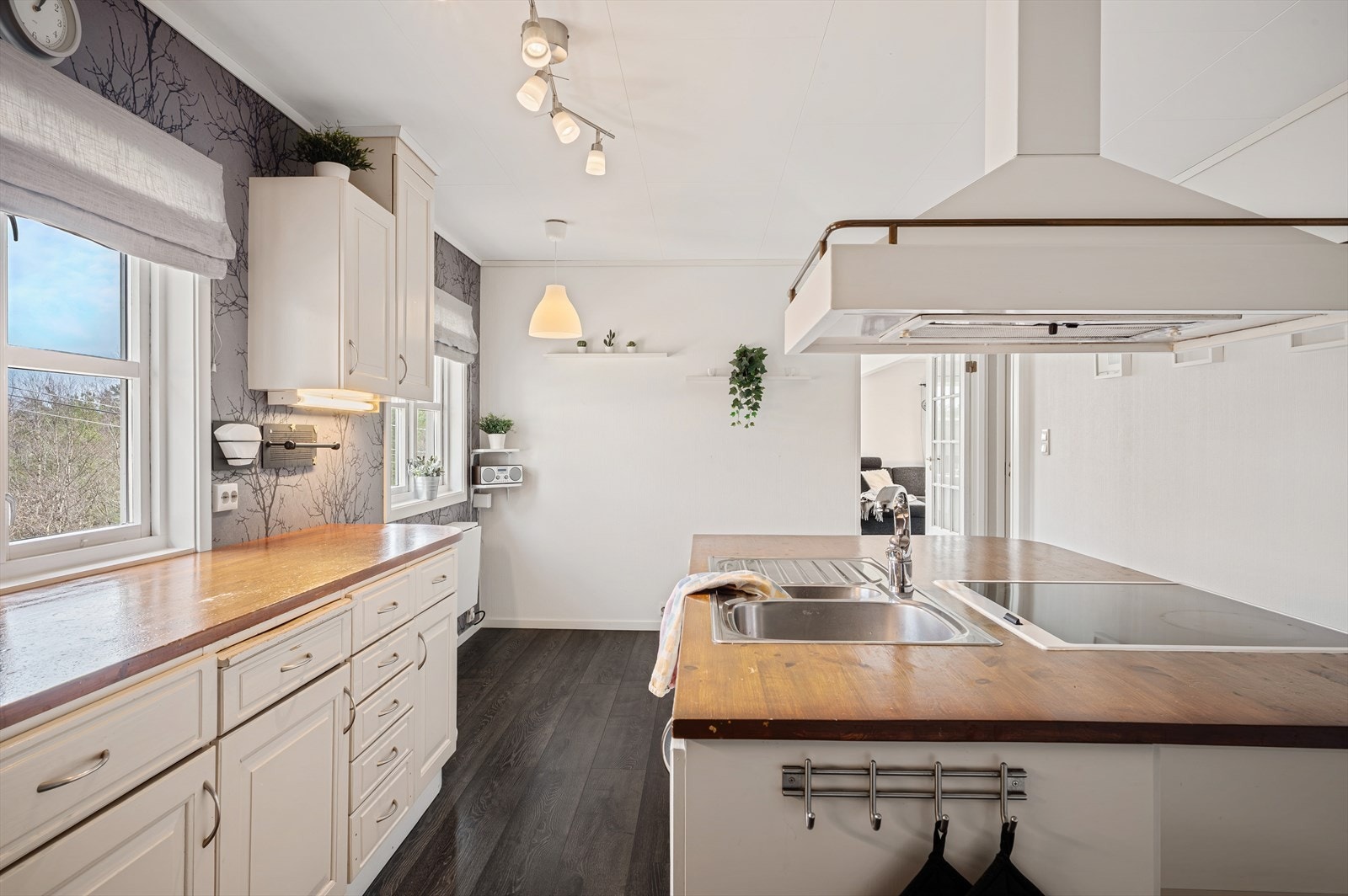 I rommet har man også plass til spisegruppe om det skulle være ønskelig. Galleribilde