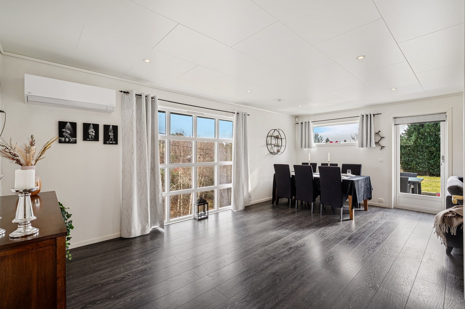 Lyse tidsriktige fargevalg i rommet. Galleribilde