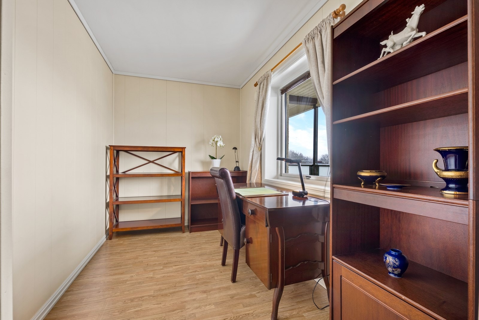 Soverom 2 og 3 har god plass til seng, kontorpult og garderobeløsning. Galleribilde