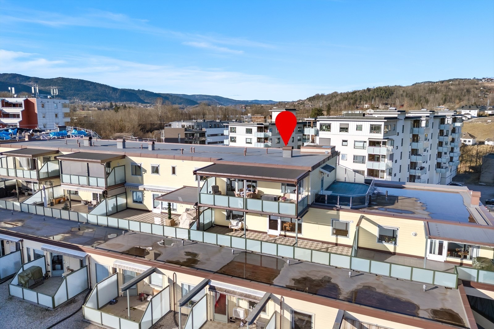 Velkommen til Hegsbroveien 60B! Romslig toppleilighet på 160kvm! Galleribilde