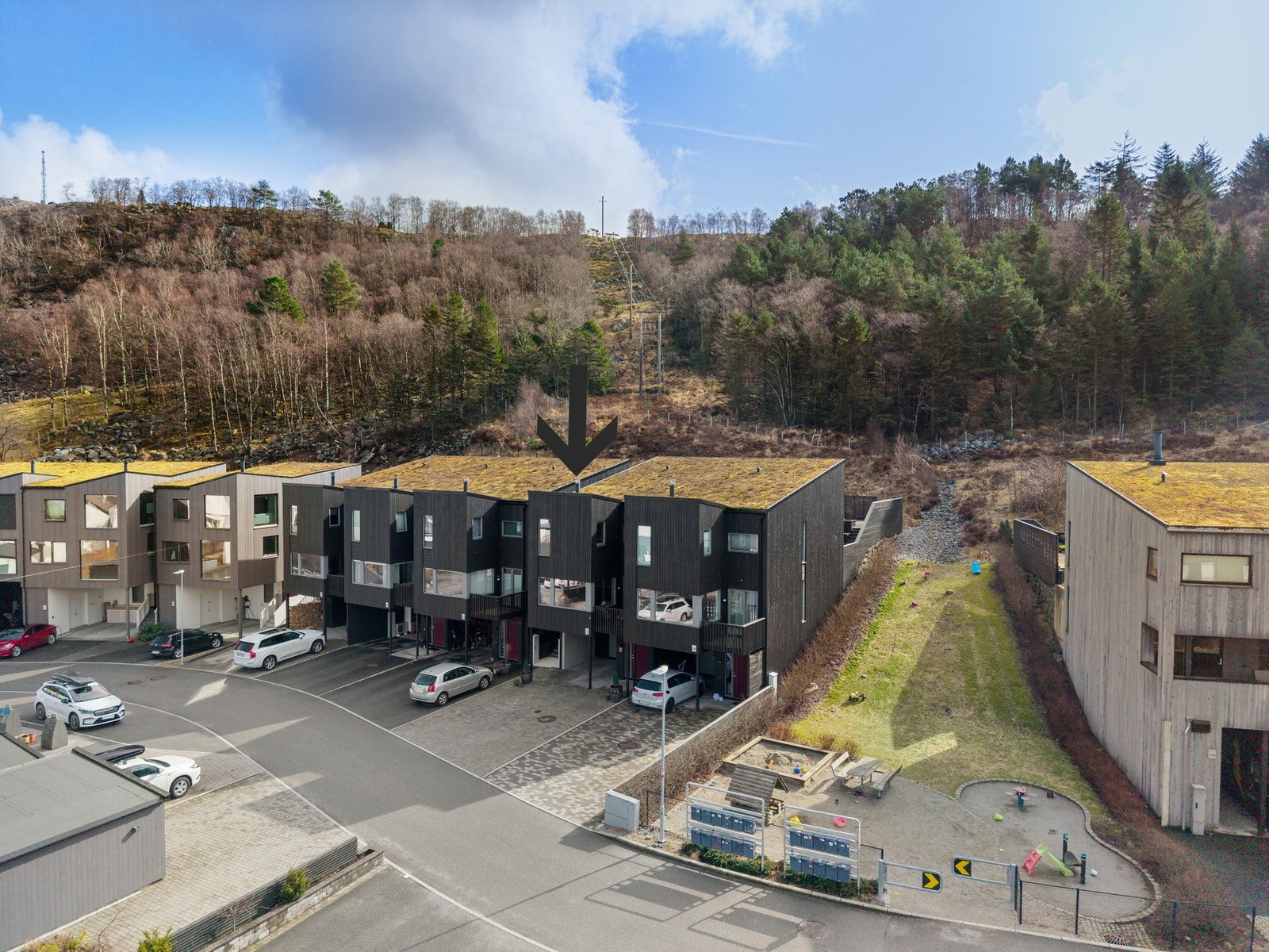Velkommen til Moldberget 174! En strøken del av tomannsbolig med carport og herlig uteområde | Fotograf: Joakim Bjerk Galleribilde