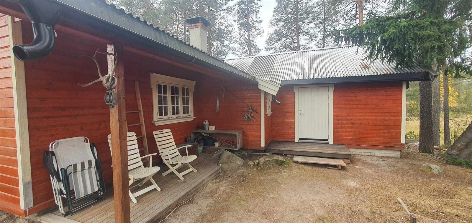 Baksiden av hytta. Galleribilde