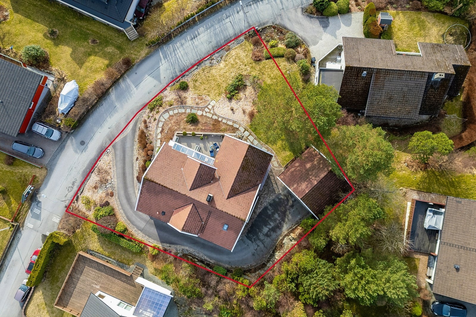 Omtrentlig tomtegrense (913,9 m²) - Avvik kan forekomme. Galleribilde