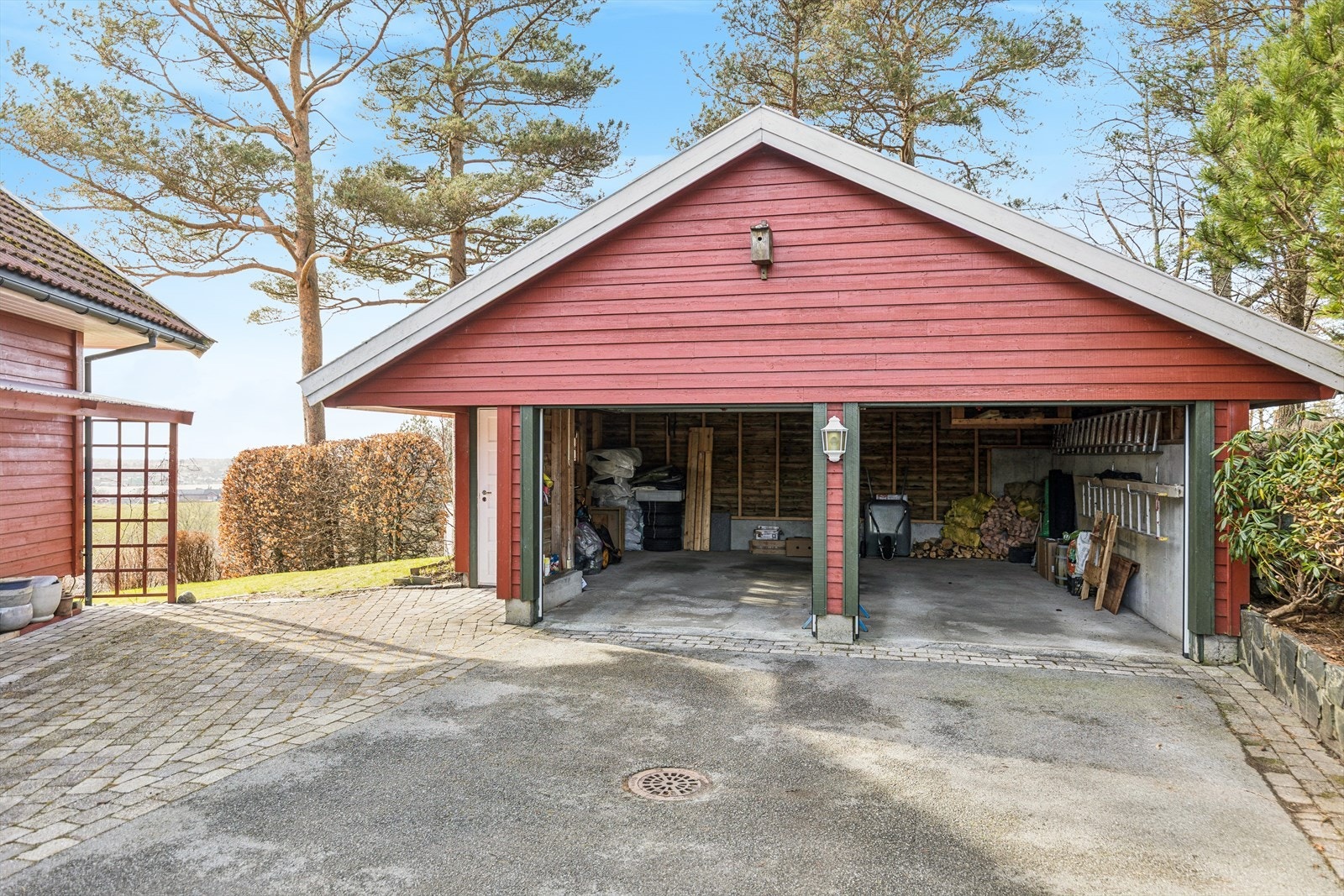 Parkering i dobbel garasje. Galleribilde