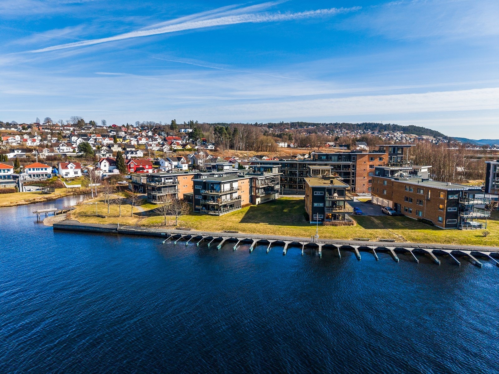 Borgestadholmen er en idyllisk liten øy som ligger sentralt til, midt mellom Skien sentrum og Porsgrunn - med vann på alle kanter. Galleribilde