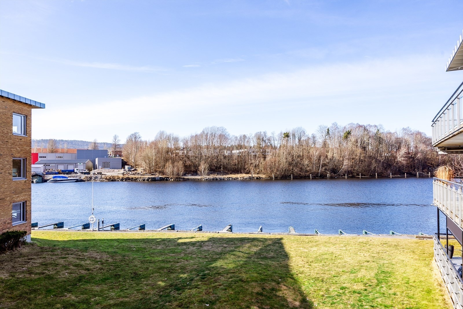 Borgestadholmen ligger idyllisk til mellom Skien og Porsgrunn sentrum med fantastisk beliggenhet ute ved elvebredden. Galleribilde