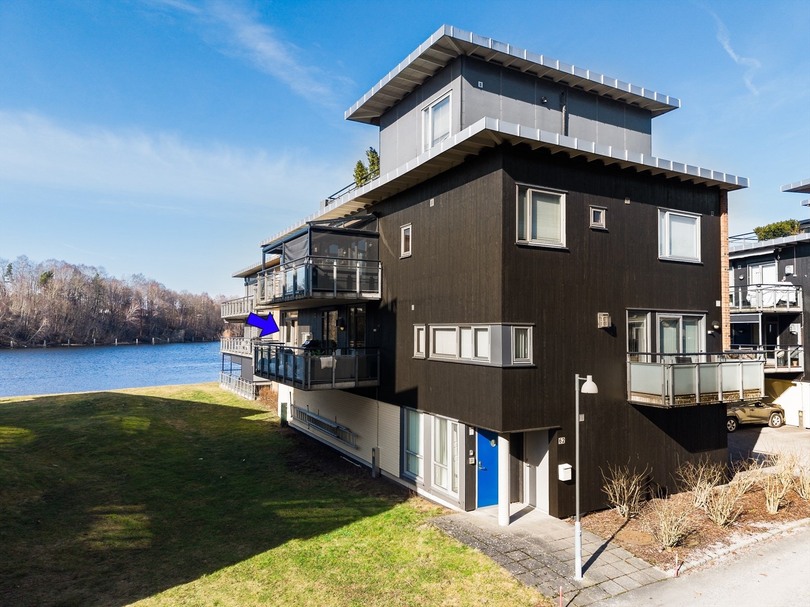Boligen ligger fint til i 2.etasje, med overbygd balkong. Galleribilde