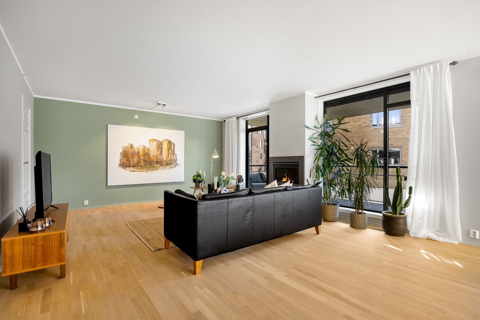 I stuen er det for øvrig montert en flott og moderne gasspeis. Galleribilde