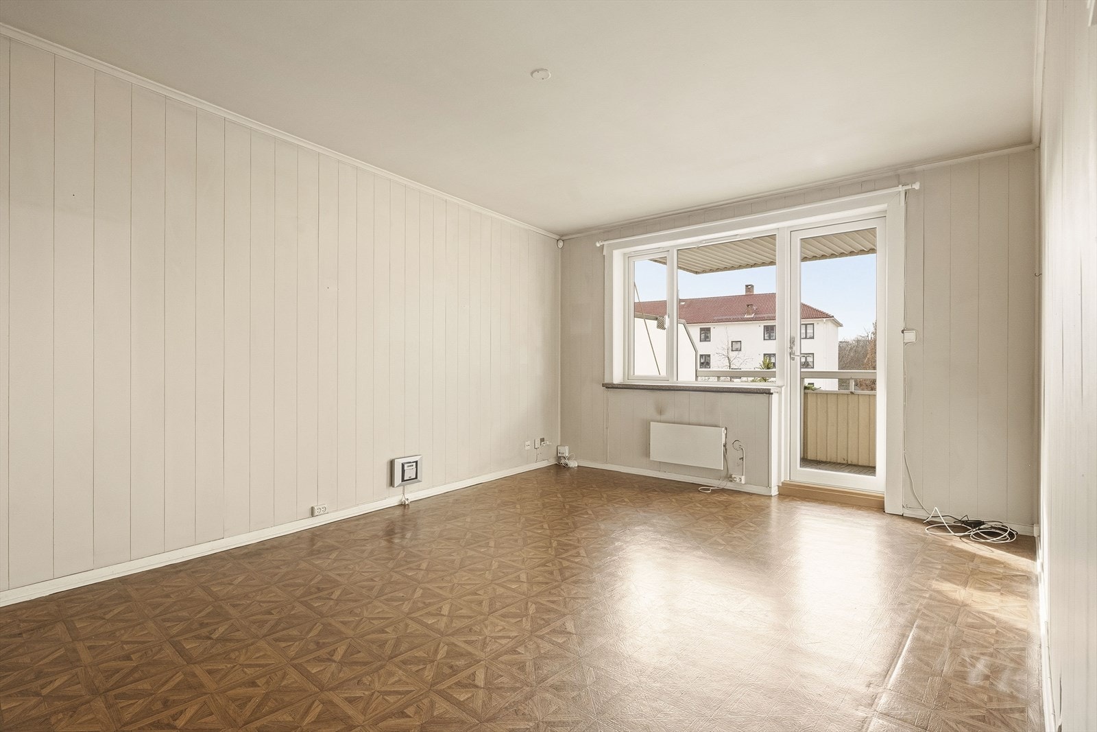 Lys og romslig 3-roms oppussingsobjekt med balkong Galleribilde