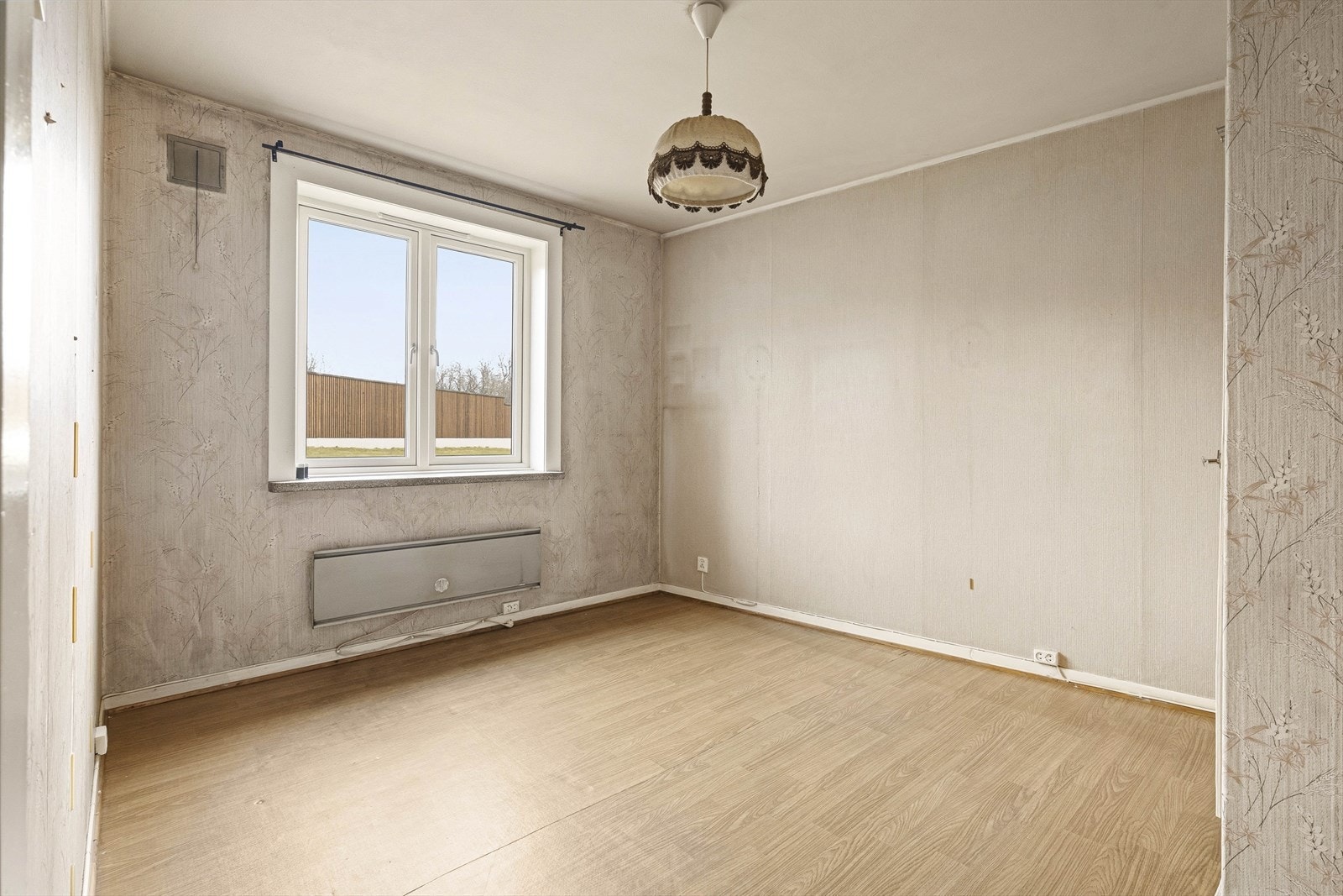 Hovedsoverommet har god plass til dobbeltseng og garderobeløsning. Galleribilde